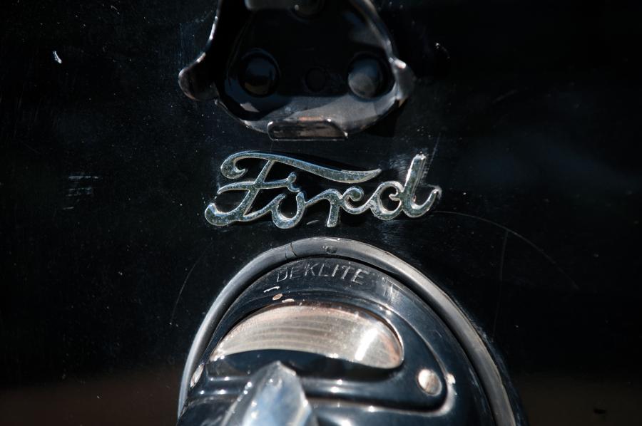  Ford DeLuxe Fordor Sedan 1939 года  (фото 8 из 21)